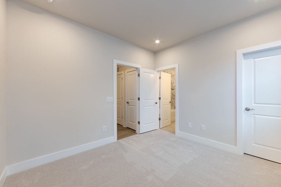 Spacious, unfurnished interior of a new home in Context at Oakhurst, Charlotte (Image 37).