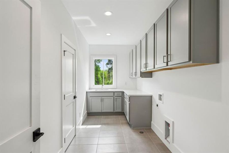 Furnished interior view inside a new home in , Atlanta (Image 10).