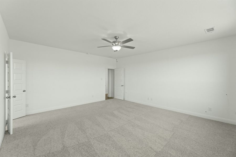Spacious, unfurnished interior of a new home in Berkshire Estates, Mesquite (Image 22).