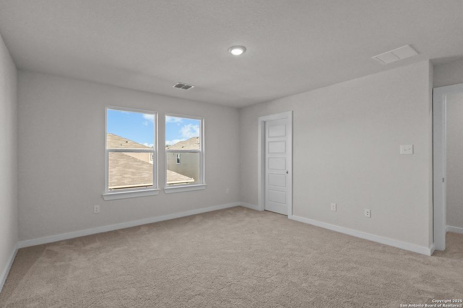 Spacious, unfurnished interior of a new home in Senna, Leon Valley (Image 16).
