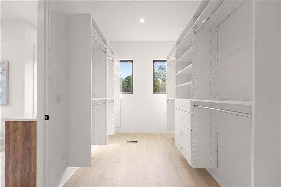 Spacious, unfurnished interior of a new home in , Roswell (Image 25).