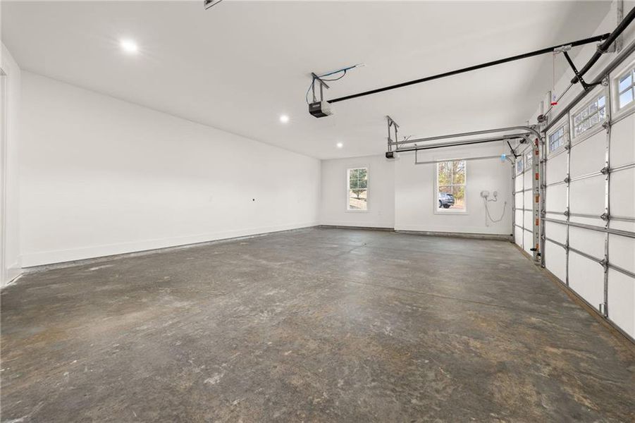 Spacious, unfurnished interior of a new home in , Jefferson (Image 23).