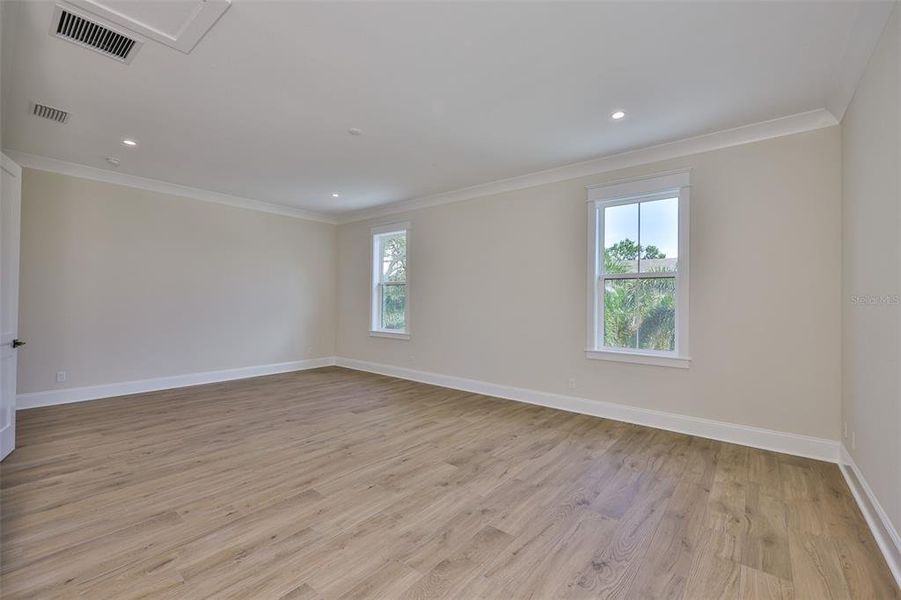 Spacious, unfurnished interior of a new home in , Tampa (Image 57).