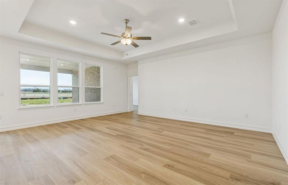Gathering room with ceiling fan