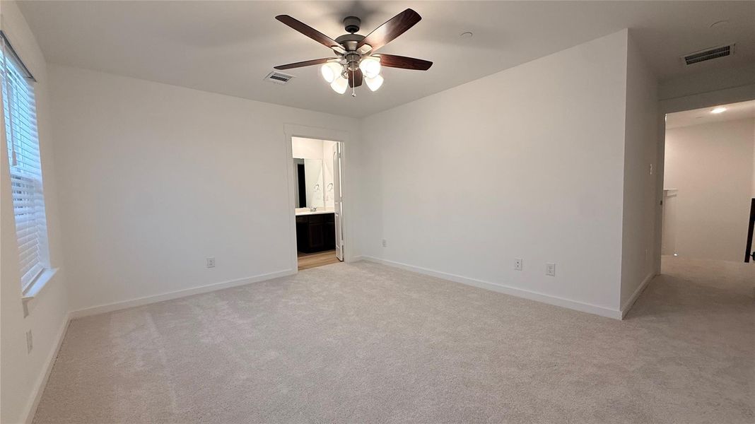Spacious, unfurnished interior of a new home in Seven Oaks Townhomes, Tomball (Image 5). Spacious, unfurnished interior of a new home in Seven Oaks Townhomes, Tomball (Image 5).