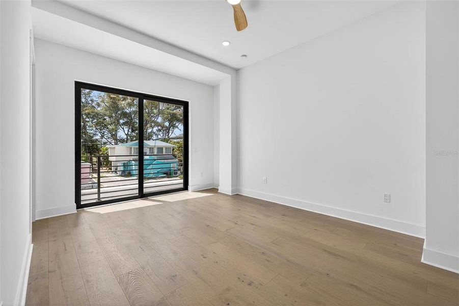 Spacious, unfurnished interior of a new home in , Treasure Island (Image 26).