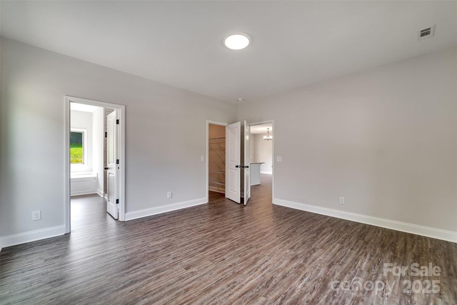 Spacious, unfurnished interior of a new home in , Franklin (Image 14).