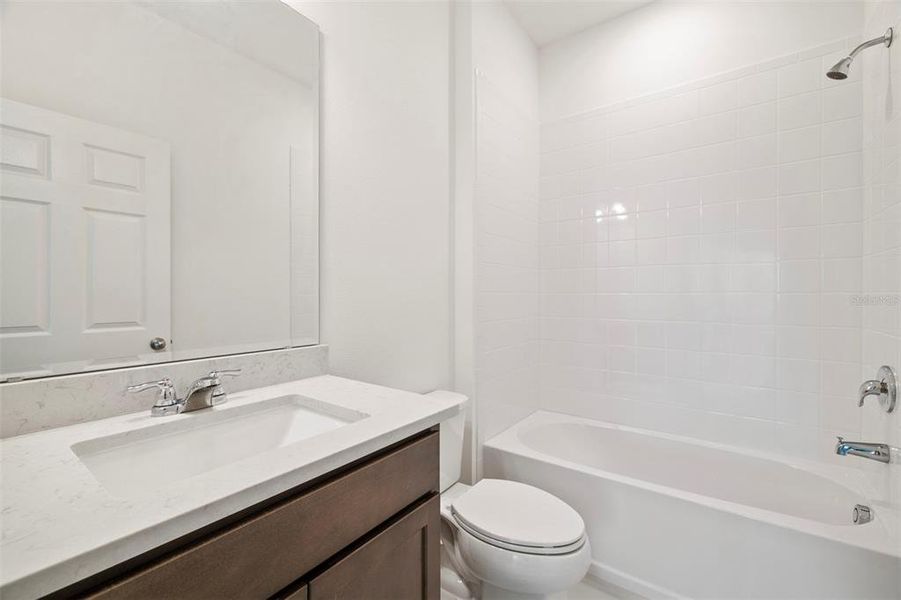 Furnished interior view inside a new home in Ridgeview, Clermont (Image 8).