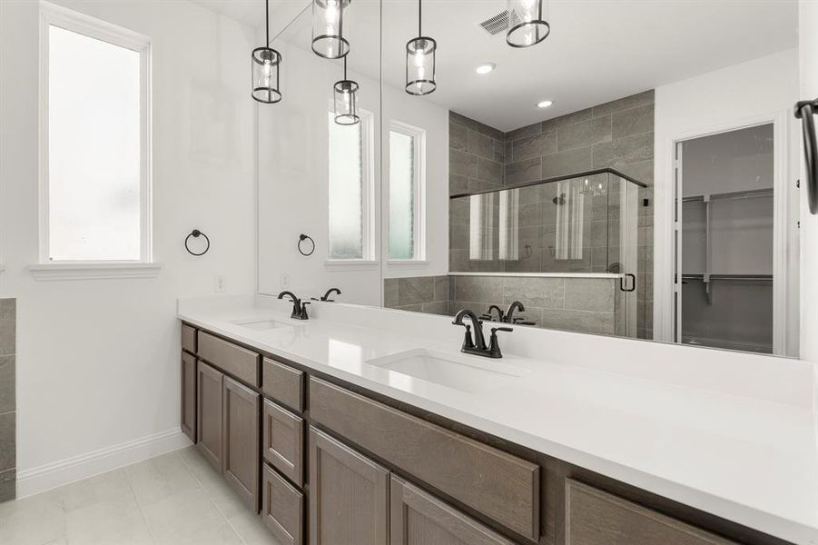 17. 2213 Clairmount - Bath