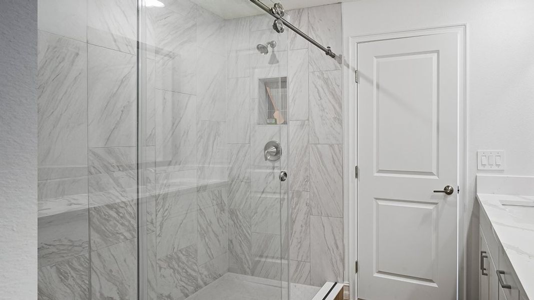 2411 Flagler Owners Bath 2of2 F3 122225 2411 Flagler Owners Bath 2of2 F3 122225