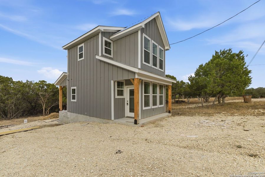 Exterior details and patio area of a home in , Bandera (Image 3).