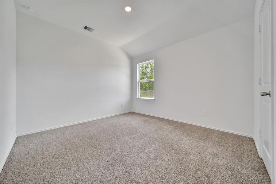 Spacious, unfurnished interior of a new home in Williams Reserve East, Conroe (Image 12).