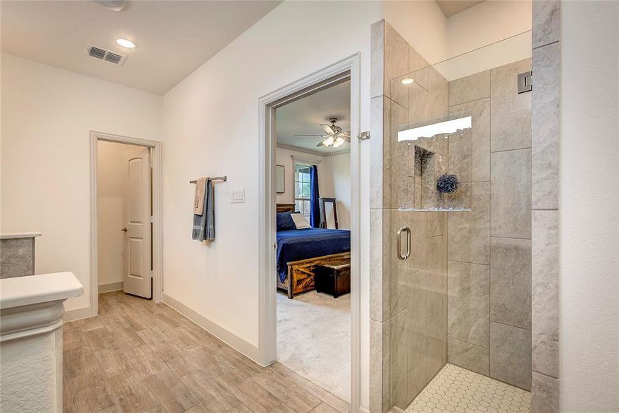 Furnished interior view inside a new home in , Lavon (Image 22).