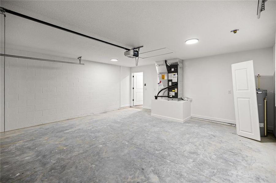Spacious, unfurnished interior of a new home in , Dunnellon (Image 19).