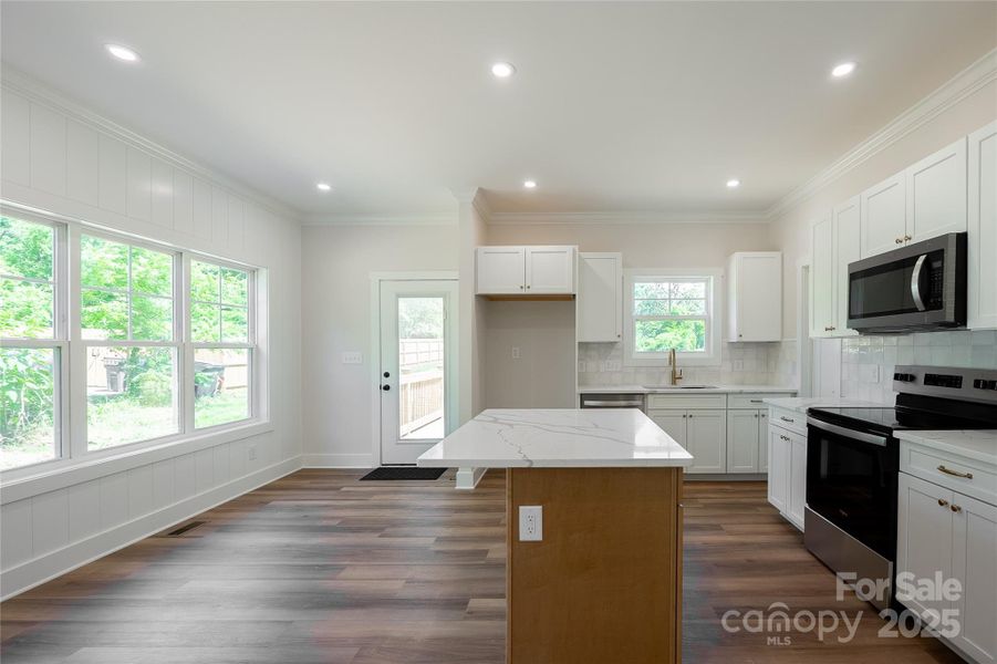 Image 28 of a home in .