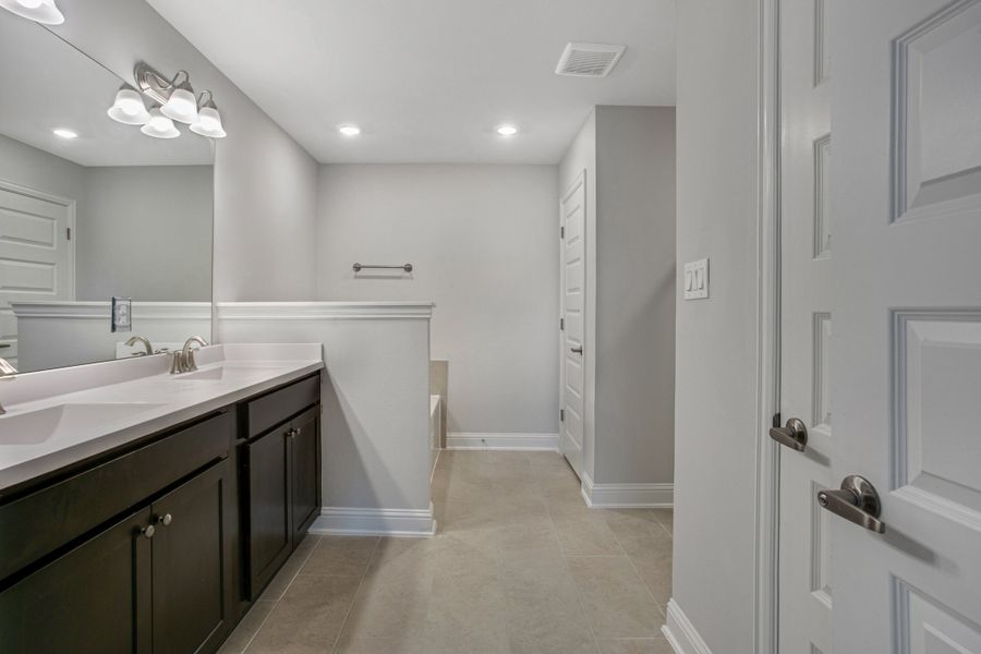 Furnished interior view inside a new home in Bayou Maison, Dickinson (Image 10).