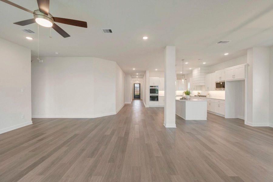 Spacious, unfurnished interior of a new home in Jordan Ranch - Premier Collection, Fulshear (Image 18).