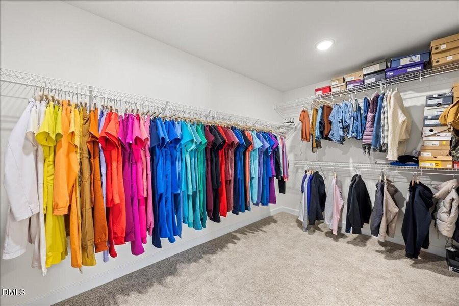 35-2A1A1224 owners closet3