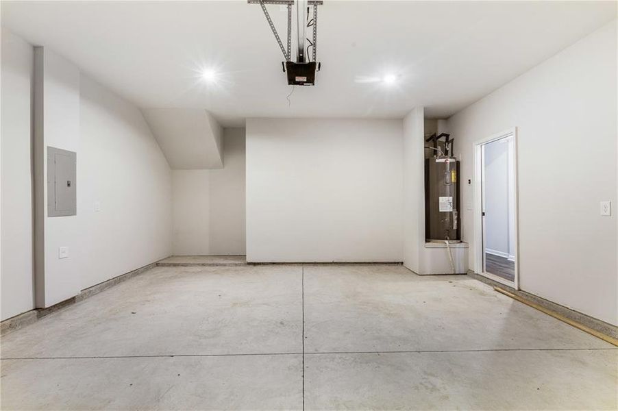 Spacious, unfurnished interior of a new home in , Conyers (Image 19).