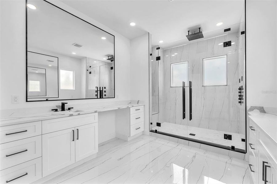 Furnished interior view inside a new home in , Thonotosassa (Image 17).