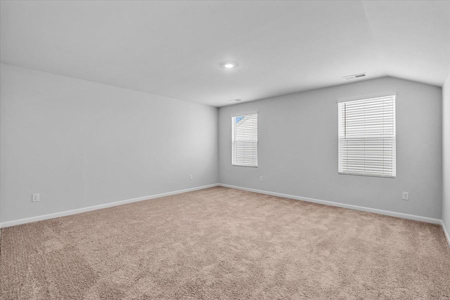Spacious, unfurnished interior of a new home in Fieldstone, Lexington (Image 29).