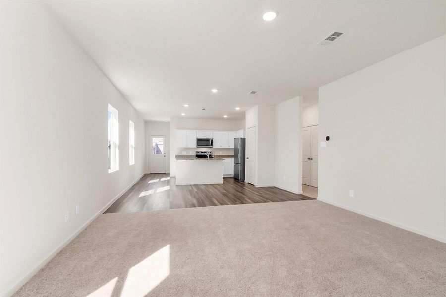 Spacious, unfurnished interior of a new home in Chapel Run, Montgomery (Image 12).