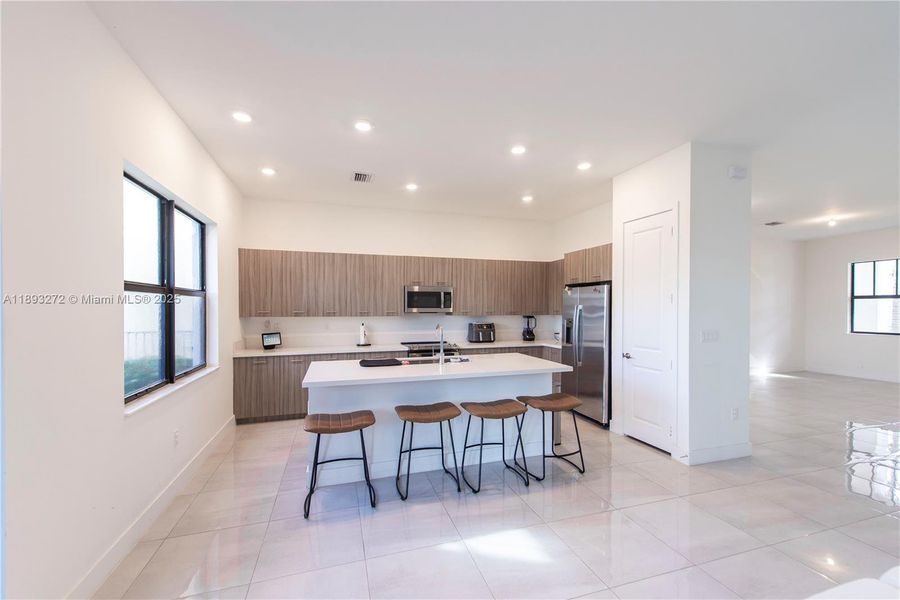 Furnished interior view inside a new home in , Miramar (Image 10).