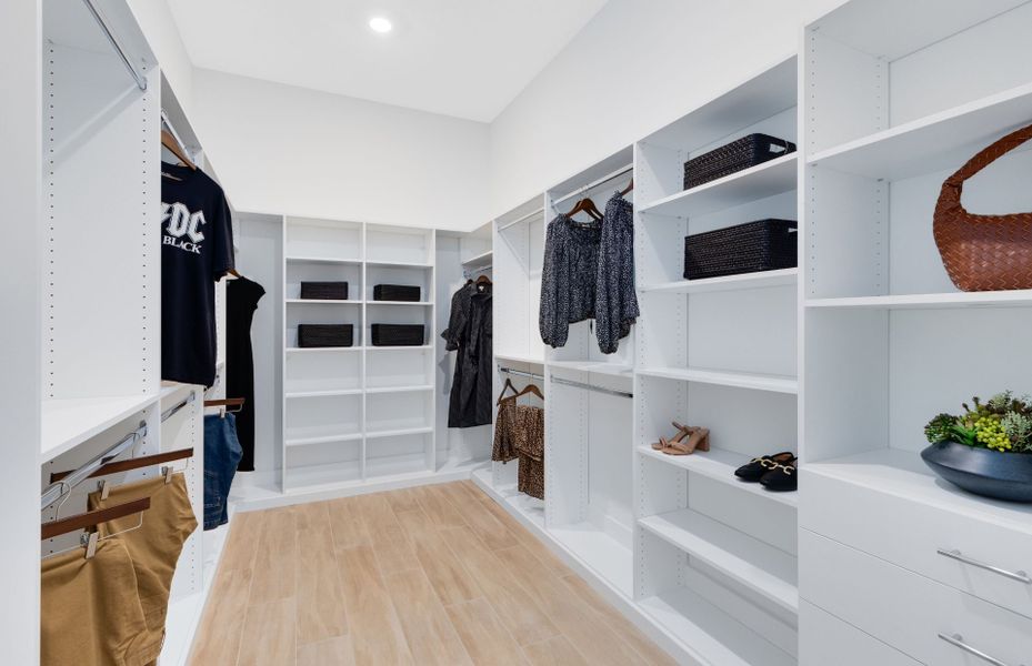 Representative furnished interior of a home built from the Renown by Del Webb in Del Webb Twin Lakes, St. Cloud (Image 30).