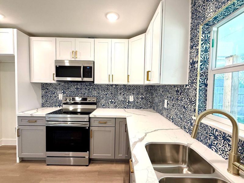 Furnished interior view inside a new home in , Baytown (Image 9).