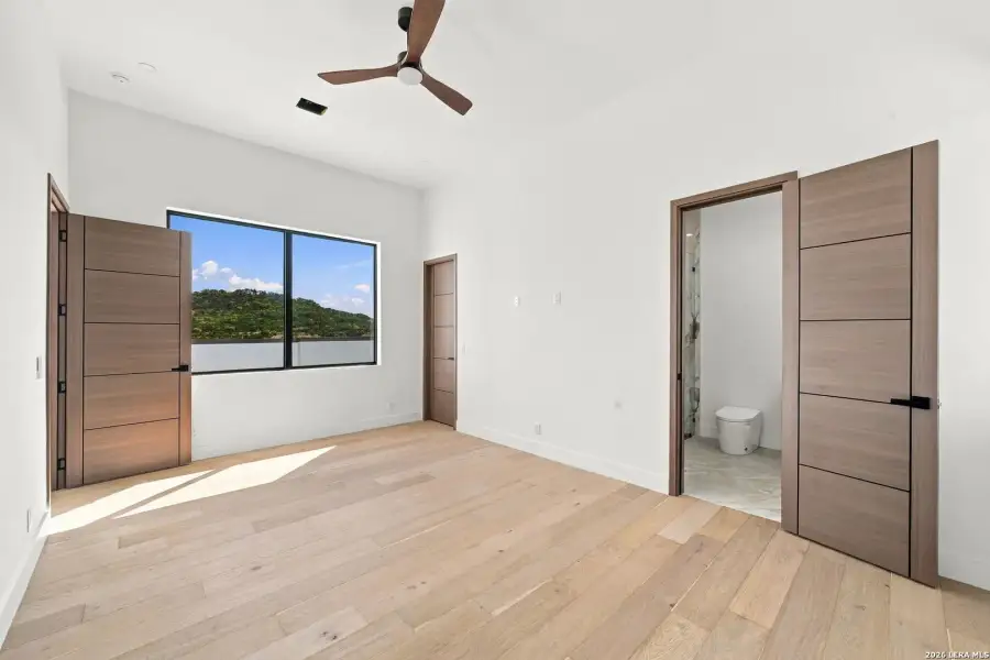 Spacious, unfurnished interior of a new home in , San Antonio (Image 91).