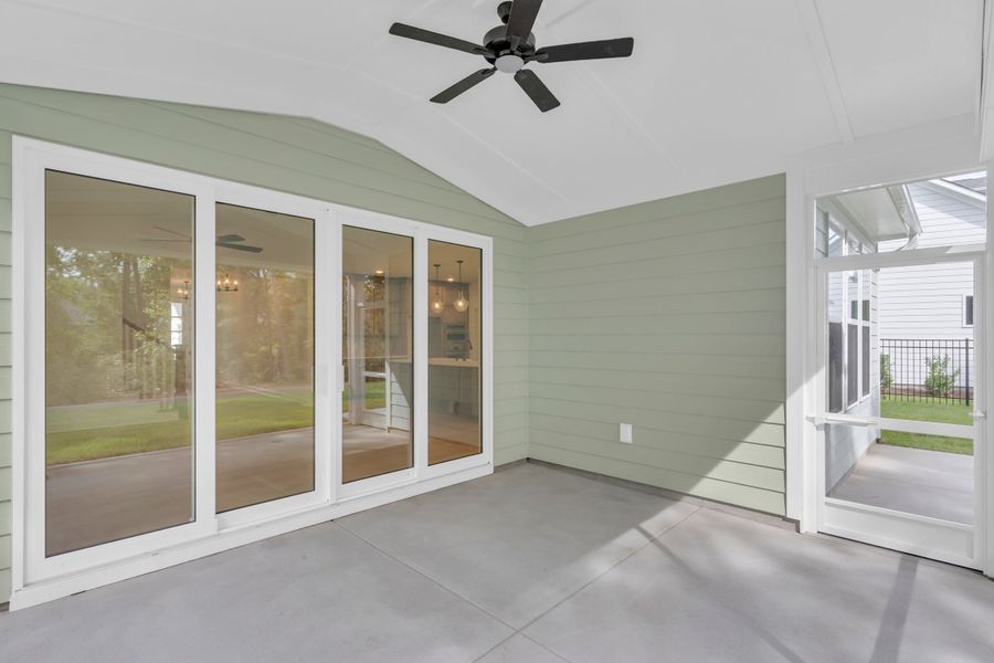 Representative exterior details of a home built from the The Hampton by RobuckHomes in Stonehenge, Raleigh (Image 55).