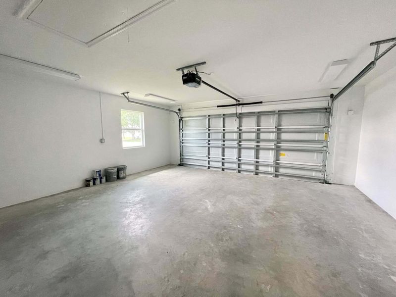 Spacious, unfurnished interior of a new home in , Okeechobee (Image 16).