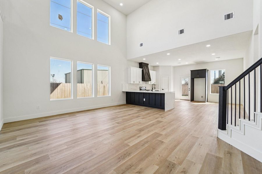 Spacious, unfurnished interior of a new home in , La Porte (Image 10).