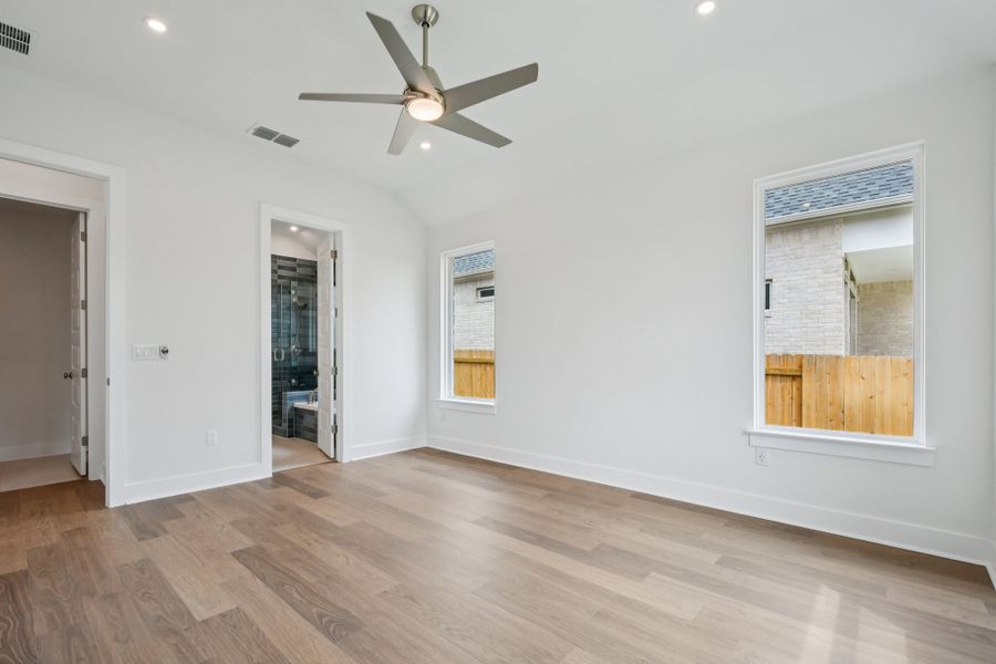 Spacious, unfurnished interior of a new home in Persimmon, Buda (Image 36). Spacious, unfurnished interior of a new home in Persimmon, Buda (Image 36).