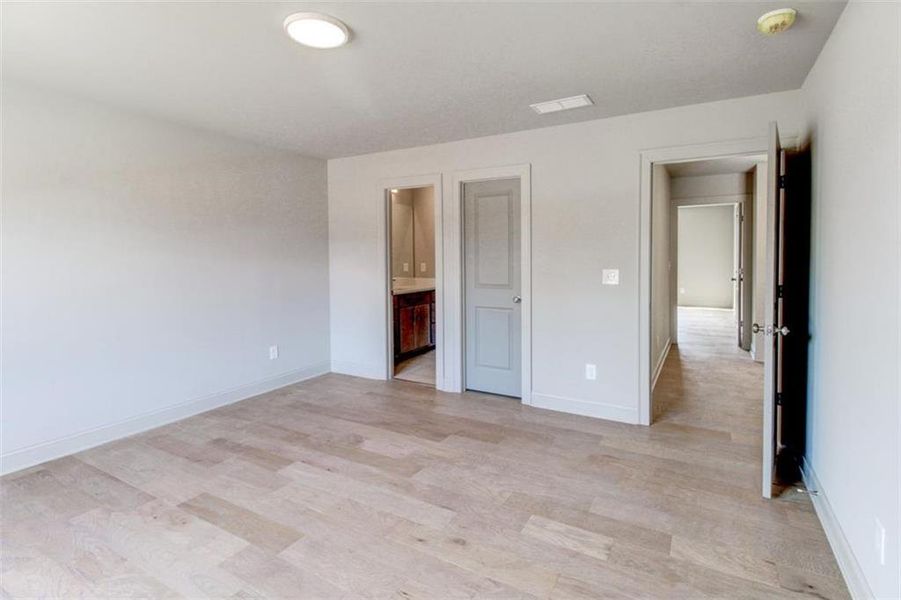 Spacious, unfurnished interior of a new home in , Conyers (Image 43).