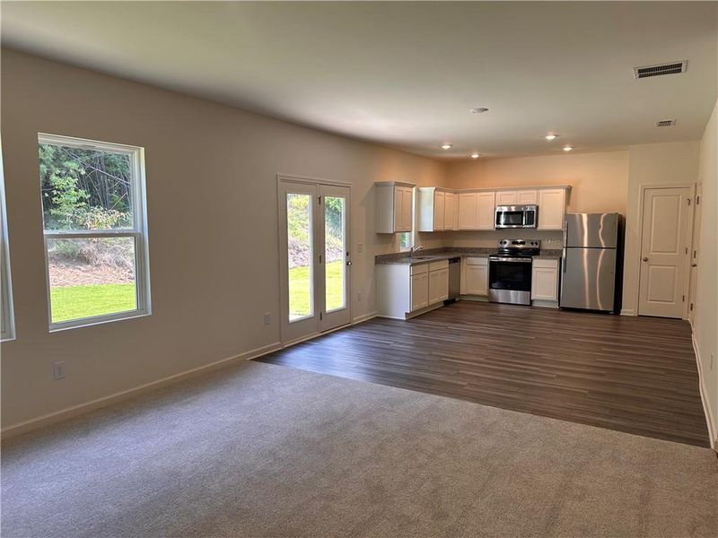 Spacious, unfurnished interior of a new home in Mt. Tabor Ridge, Dallas (Image 12).