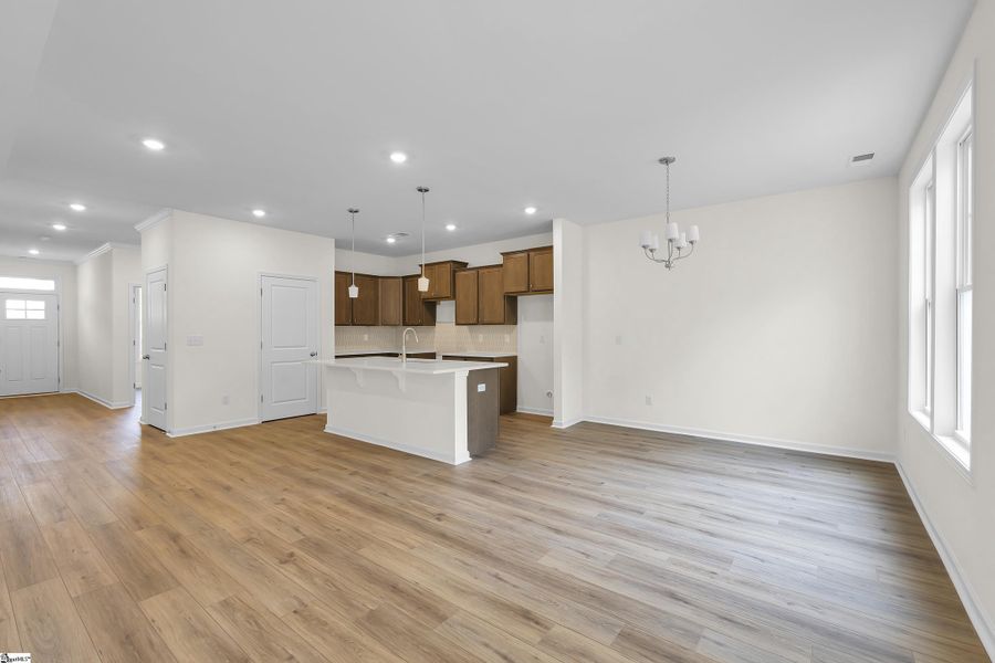 Spacious, unfurnished interior of a new home in Lynbrook, Boiling Springs (Image 16).