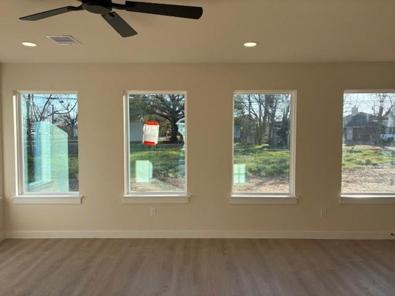 Spacious, unfurnished interior of a new home in , Hempstead (Image 7).