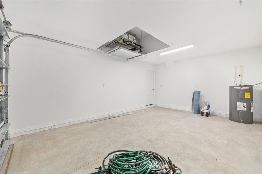 Spacious, unfurnished interior of a new home in , Ocala (Image 31).