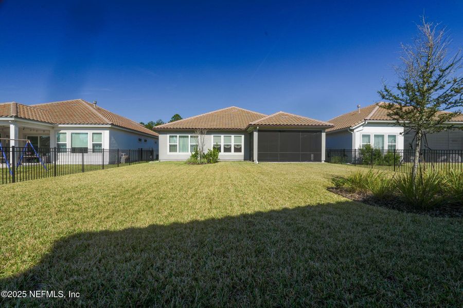 Exterior details and patio area of a home in Tamaya, Jacksonville (Image 3).