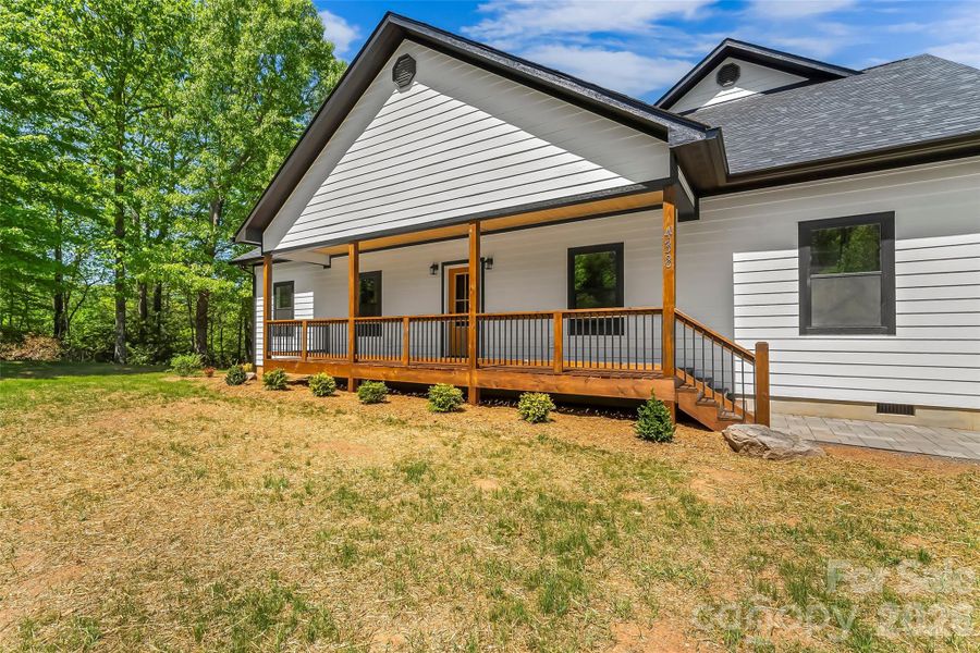 Exterior details and patio area of a home in , Marion (Image 25).
