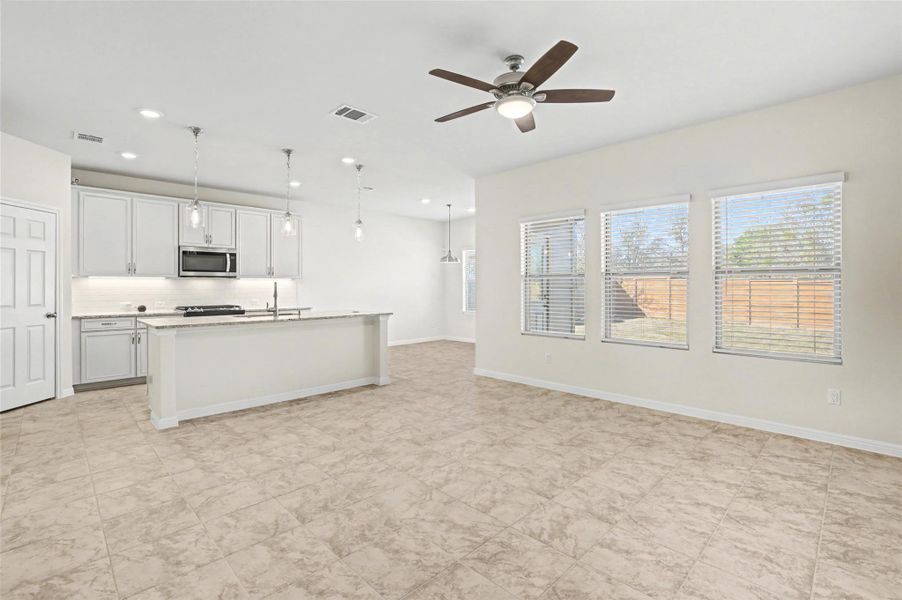 Spacious, unfurnished interior of a new home in , Kyle (Image 33).