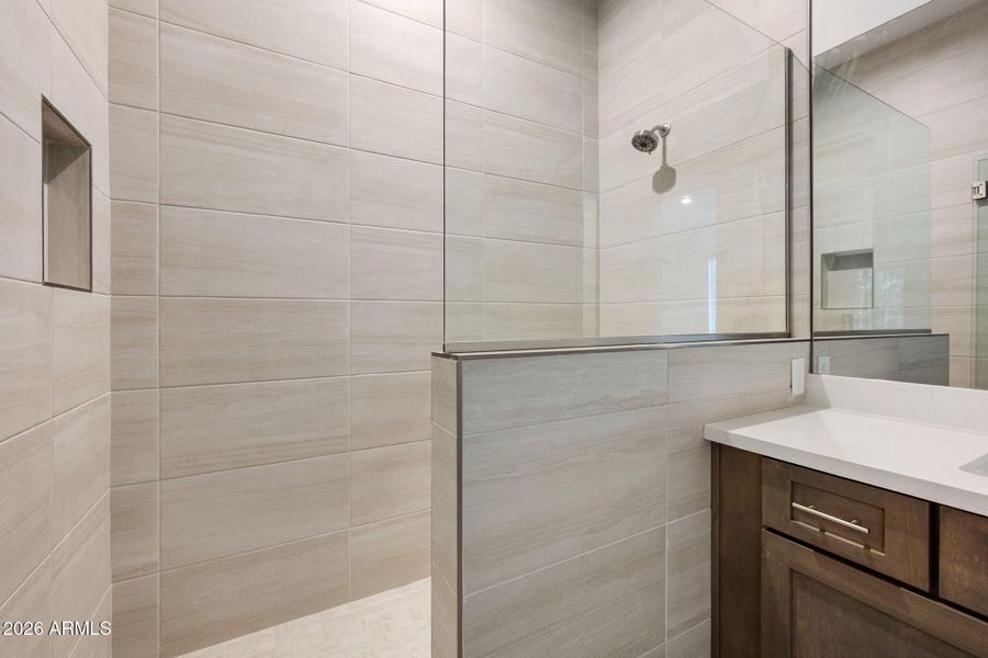 32-Primary Bathroom (1)