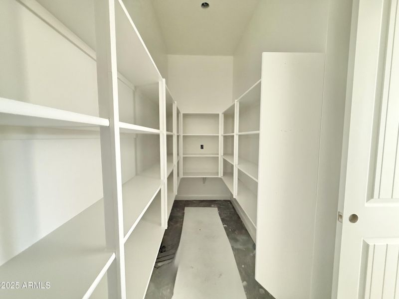 013.1 Kitchen pantry 1 013.1 Kitchen pantry 1