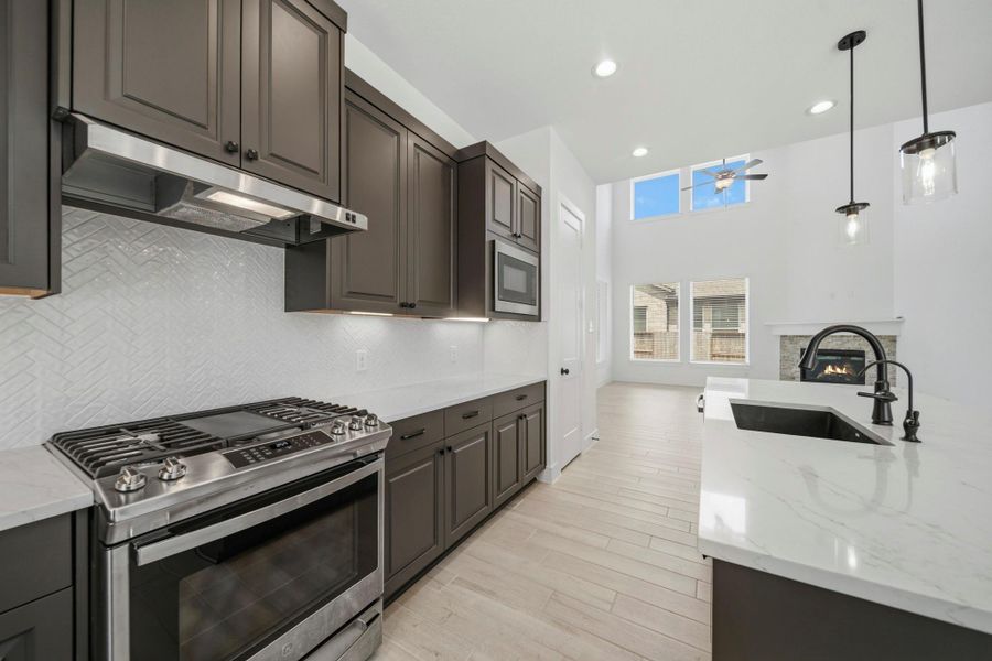 This stunning kitchen is perfect for everyday life as well as entertaining family and friends!