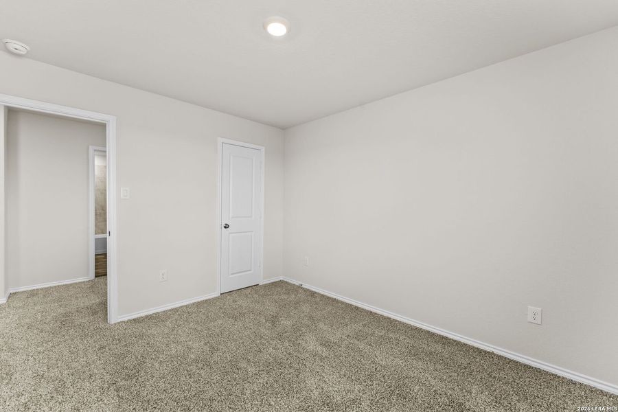 Spacious, unfurnished interior of a new home in Laurel Vistas, San Antonio (Image 21).