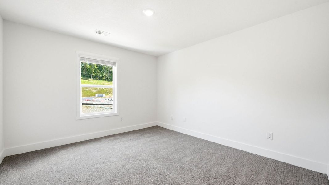 Spacious, unfurnished interior of a new home in Cherokee Crossing, Kodak (Image 16).