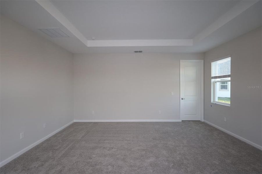 Spacious, unfurnished interior of a new home in Center Lake on the Park, St. Cloud (Image 11).
