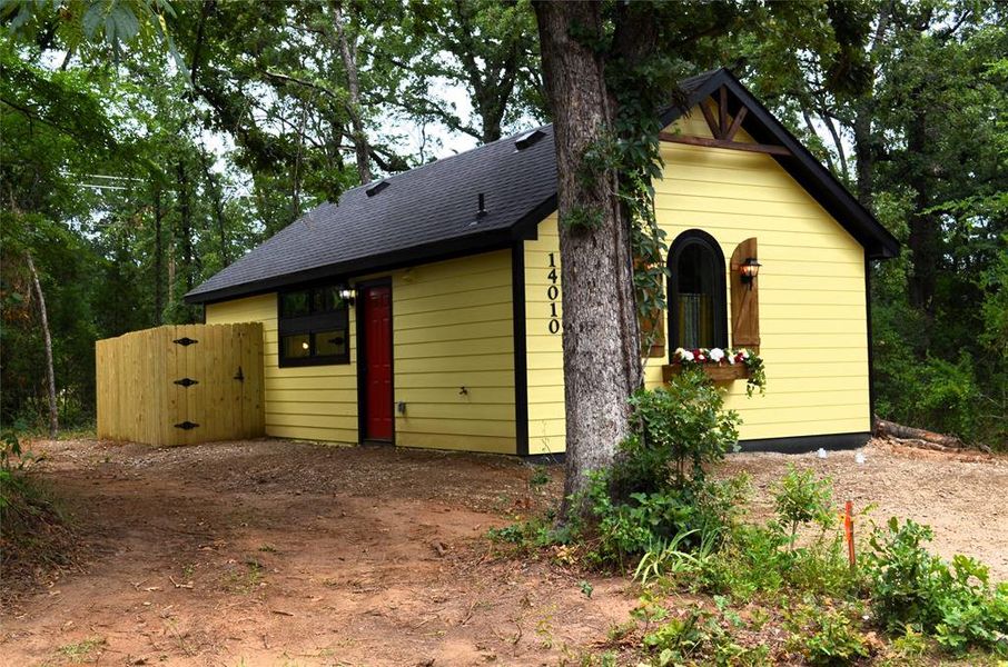 Exterior details and patio area of a home in , Log Cabin (Image 12).