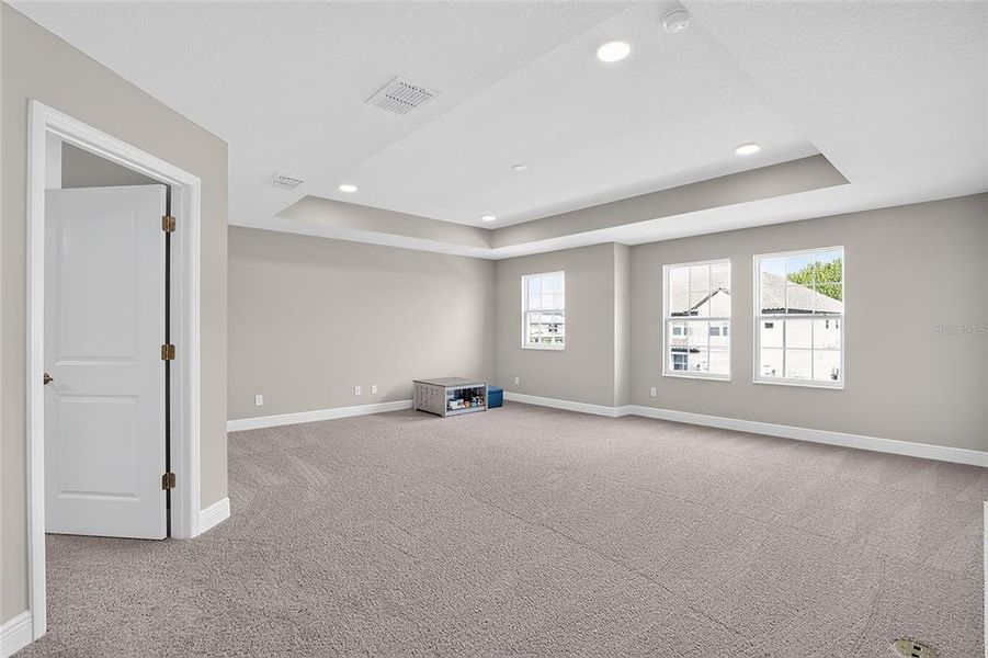 Spacious, unfurnished interior of a new home in , Wesley Chapel (Image 23).